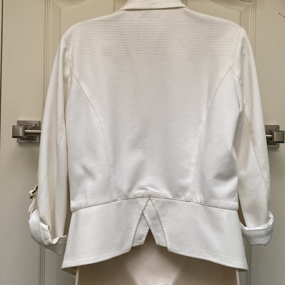 Cropped Knitted white color jacket with lining - Picture 3 of 6